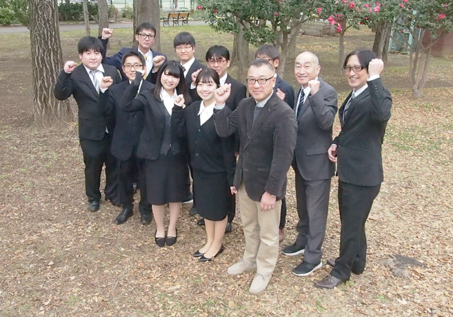 サワムラガク足立 スタッフ遠景